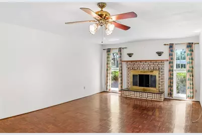 1451 Monticello Boulevard N, Saint Petersburg, FL 33703 - Photo 9