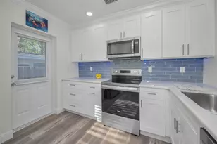315 Bath St, Tarpon Springs, FL 34689 - Photo 11