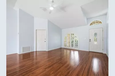 2310 39th Avenue N, Saint Petersburg, FL 33714 - Photo 5
