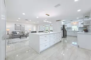 910 Alcazar Wy S, Saint Petersburg, FL 33705 - Photo 9
