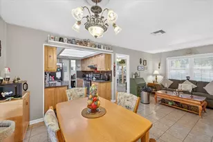 8404 Sandstone Ct, Tampa, FL 33615 - Photo 9