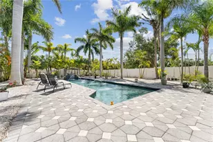 2704 57th St S, Gulfport, FL 33707 - Photo 41