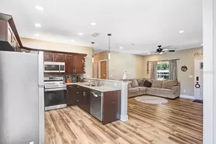618 Oak Ridge Dr, Brandon, FL 33510 - Photo 3