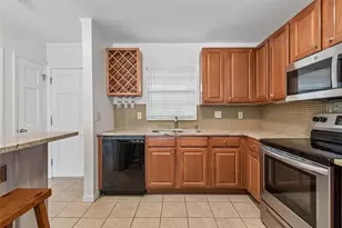 10314 Carrollwood Ct, Tampa, FL 33618 - Photo 7