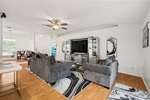 2333 Towering Oaks Cir, Seffner, FL 33584 - Photo 5