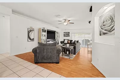 2333 Towering Oaks Circle, Seffner, FL 33584 - Photo 5