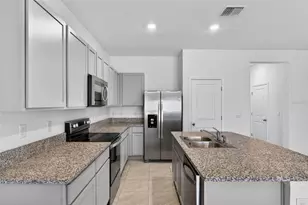 33105 Major Oak Dr, Wesley Chapel, FL 33545 - Photo 15