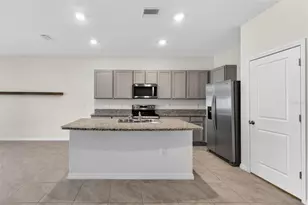 33105 Major Oak Dr, Wesley Chapel, FL 33545 - Photo 13