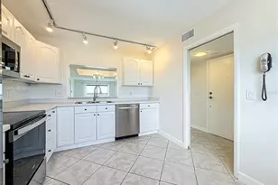 7300 Sun Island Dr S, South Pasadena, FL 33707 - Photo 13