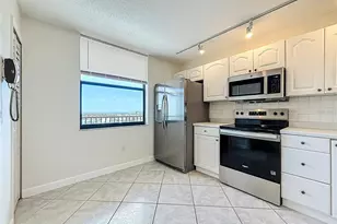7300 Sun Island Dr S, South Pasadena, FL 33707 - Photo 9