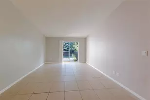 1109 E Rohe St, Tarpon Springs, FL 34689 - Photo 17