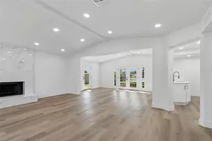 4790 Shore Acres Blvd NE, Saint Petersburg, FL 33703 - Photo 5
