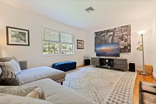 1055 Monticello Blvd N, Saint Petersburg, FL 33703 - Photo 9