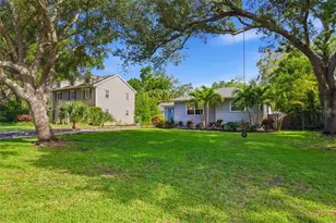 1055 Monticello Blvd N, Saint Petersburg, FL 33703 - Photo 3