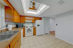 9881 113th St, Seminole, FL 33772 - Photo 11