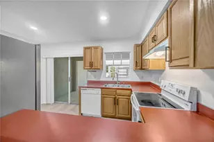 727 Kensington Lake Cir, Brandon, FL 33511 - Photo 21