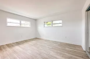 11295 1st St E, Treasure Island, FL 33706 - Photo 13