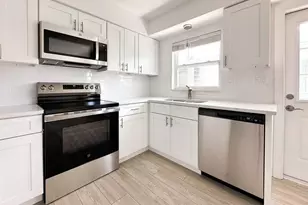 11295 1st St E, Treasure Island, FL 33706 - Photo 9