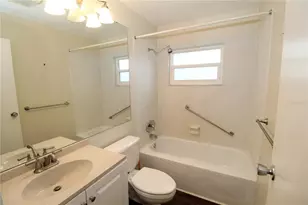 2202 Clubhouse Dr, Sun City Center, FL 33573 - Photo 11