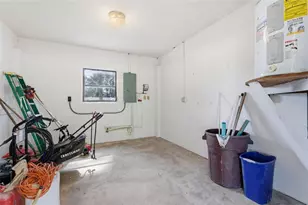 8221 Riverside Dr NE, Saint Petersburg, FL 33702 - Photo 41