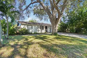 162 SE Lincoln Cir N, Saint Petersburg, FL 33703 - Photo 5