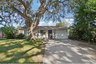 162 SE Lincoln Circle N, Saint Petersburg, FL 33703 - Photo 1