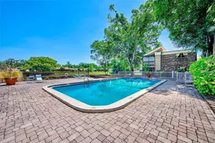 10453 Carrollbrook Cir, Tampa, FL 33618 - Photo 31