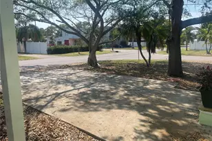 10825 Navajo Dr, Saint Petersburg, FL 33708 - Photo 15