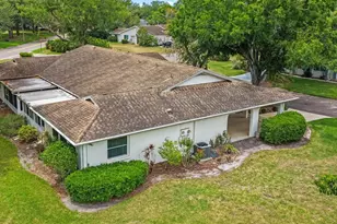 2034 Hawkhurst Cir, Sun City Center, FL 33573 - Photo 5
