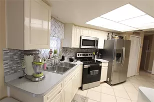 5046 Kenmore St, Spring Hill, FL 34608 - Photo 5