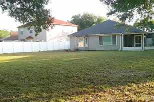 8512 Canterbury Lake Blvd, Tampa, FL 33619 - Photo 29