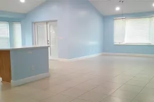 8512 Canterbury Lake Blvd, Tampa, FL 33619 - Photo 11