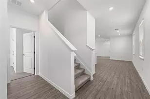 4678 Inner World Ln, Wesley Chapel, FL 33543 - Photo 5