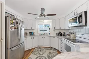 2049 Manoa Dr, Holiday, FL 34691 - Photo 9