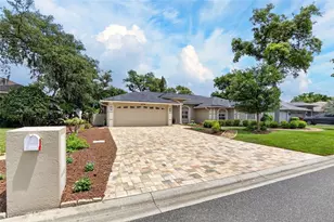 2804 Clubhouse Dr, Plant City, FL 33566 - Photo 5