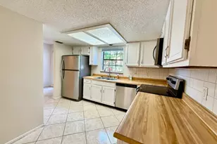 3416 Sunrise Villas Ct N, Tampa, FL 33614 - Photo 5