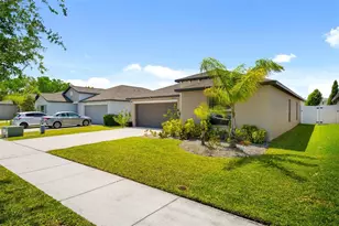 3806 Daisy Bloom Pl, Tampa, FL 33619 - Photo 3