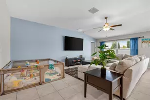 3806 Daisy Bloom Pl, Tampa, FL 33619 - Photo 5