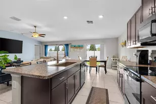 3806 Daisy Bloom Pl, Tampa, FL 33619 - Photo 11