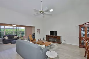 827 McCallister Ave, Sun City Center, FL 33573 - Photo 15