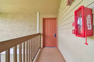 9481 Highland Oak Dr, Tampa, FL 33647 - Photo 3