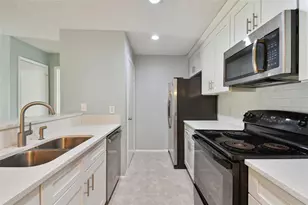 9481 Highland Oak Dr, Tampa, FL 33647 - Photo 11
