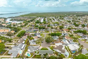 8401 Granite Pl, Tampa, FL 33615 - Photo 5