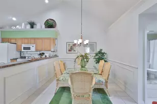 1115 Golfview Woods Dr, Sun City Center, FL 33573 - Photo 9