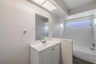 1124 Danny Dr, Sarasota, FL 34243 - Photo 27