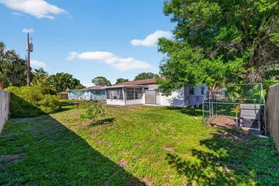 233 NW Madison Circle N, Saint Petersburg, FL 33702 - Photo 15