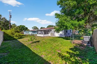 233 NW Madison Cir N, Saint Petersburg, FL 33702 - Photo 15