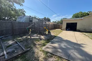 4327 43rd Ave N, Saint Petersburg, FL 33714 - Photo 5
