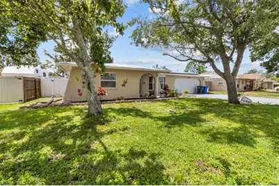3507 Oxford Drive W, Bradenton, FL 34205 - Photo 3