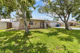 3507 Oxford Dr W, Bradenton, FL 34205 - Photo 3